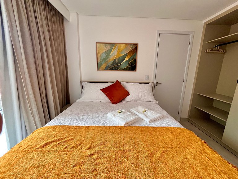 Hyde Park - Apto 01 quarto lateral mar #1 - by Living