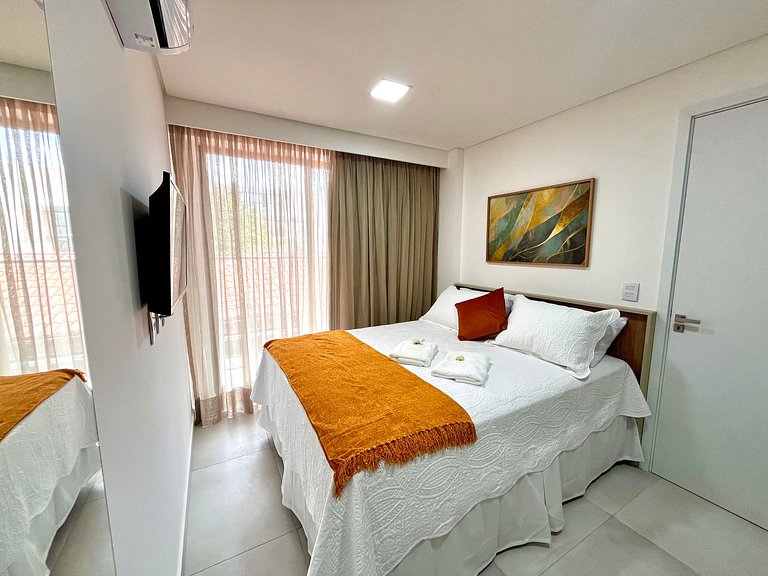 Hyde Park - Apto 01 quarto lateral mar #1 - by Living