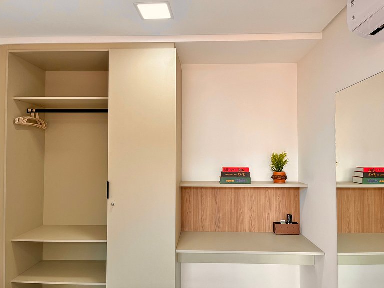 Hyde Park - Apto 01 quarto lateral mar #1 - by Living