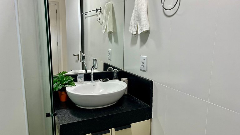 Hyde Park - Apto 01 quarto lateral mar #1 - by Living