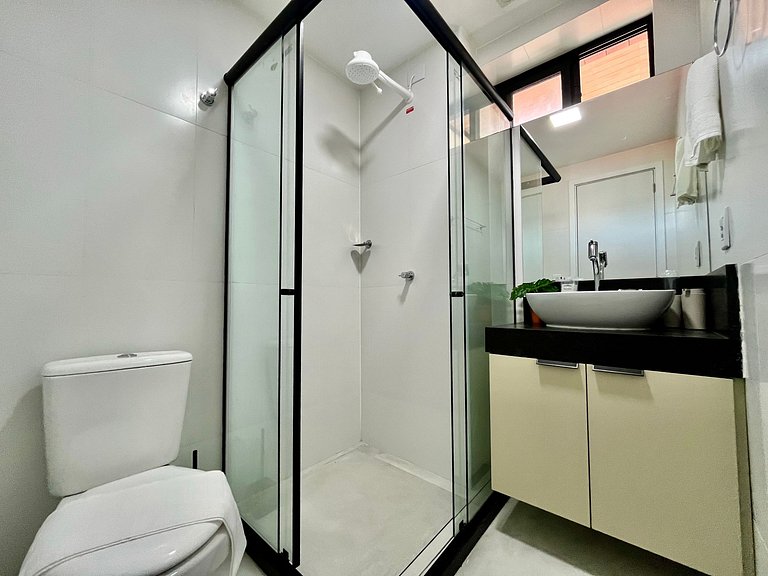 Hyde Park - Apto 01 quarto lateral mar #1 - by Living