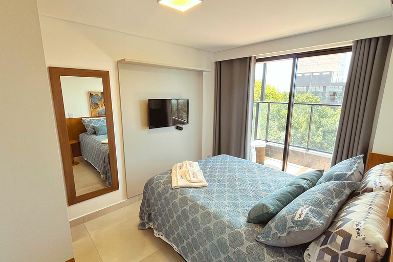 Hyde Park - Apto 01 quarto lateral mar #3 - by Living