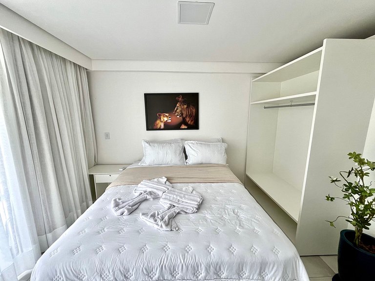 Hyde Park Ocean 3 - By Living
