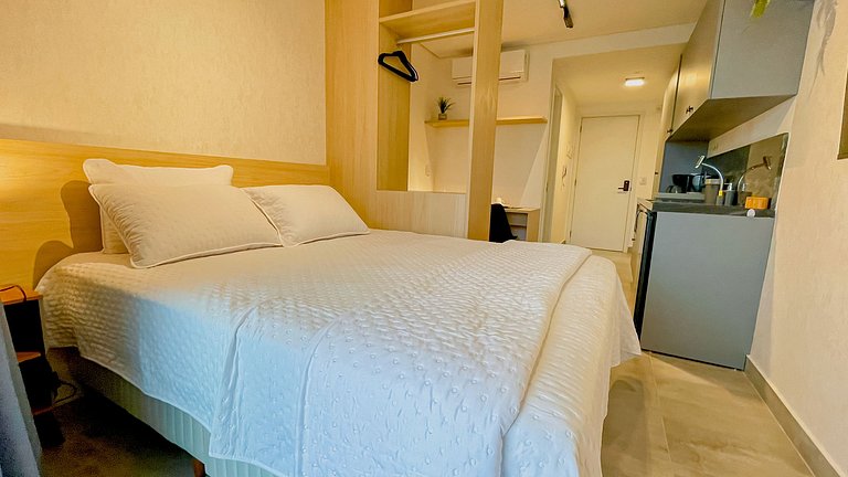 Studio c/ Vista Parcial #2 - by Living