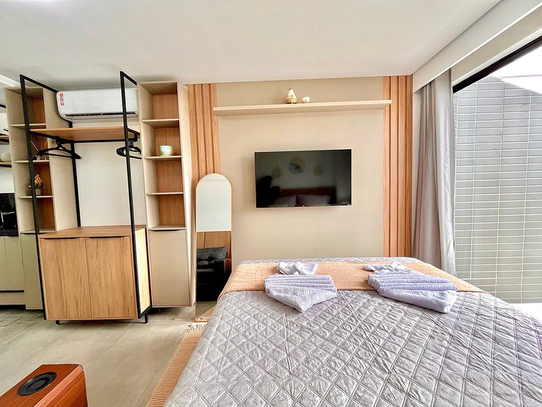 Studio c/ Vista Parcial #5 - by Living