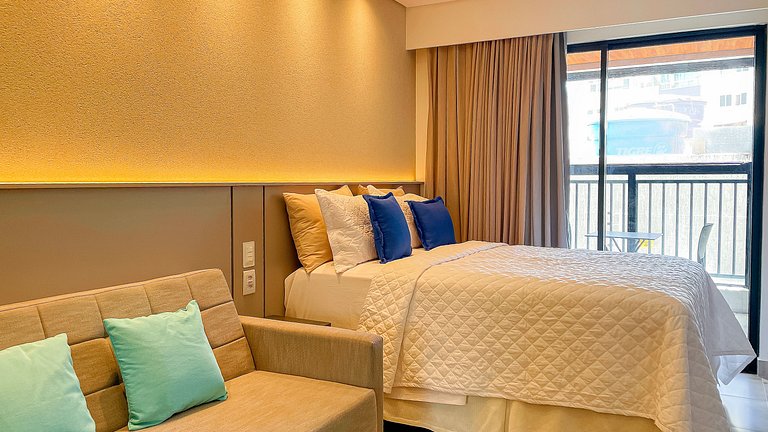 Flat Studio c/ Varanda #4 - by Living