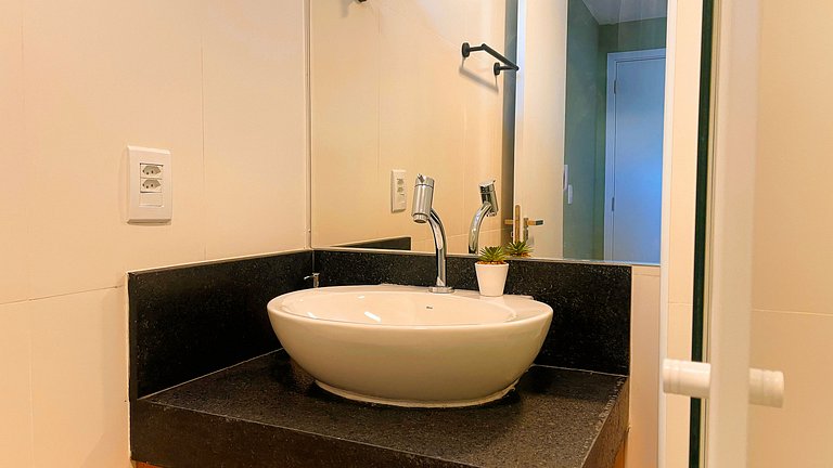 Hyde Park - Apto 01 quarto lateral mar #2 - by Living