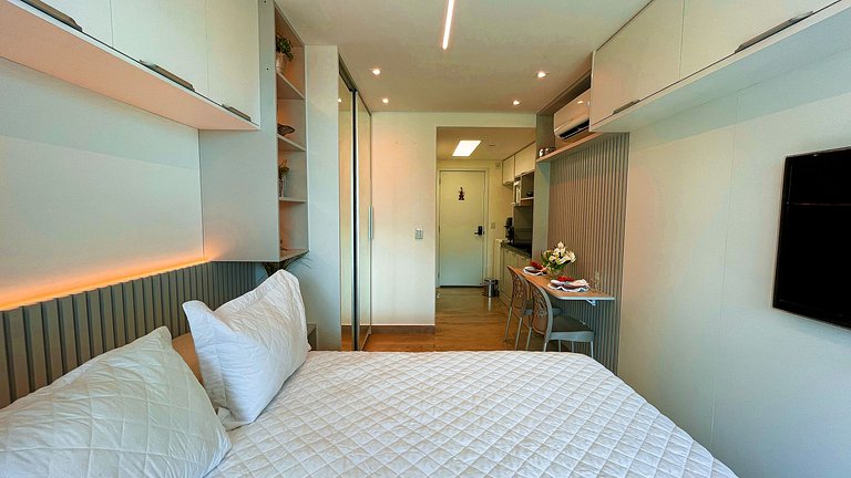 Flat Studio c/ Varanda #6 - by Living