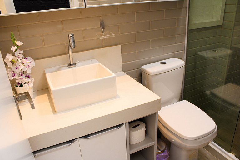 Flat Studio c/ Varanda #6 - by Living