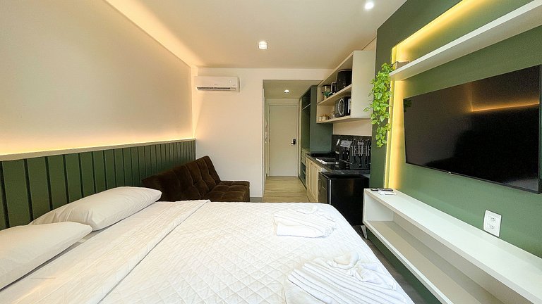 Flat Studio c/ Varanda #7 - by Living