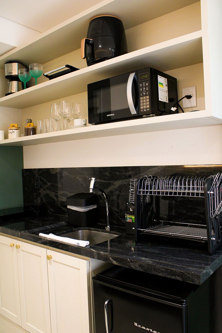 Flat Studio c/ Varanda #7 - by Living